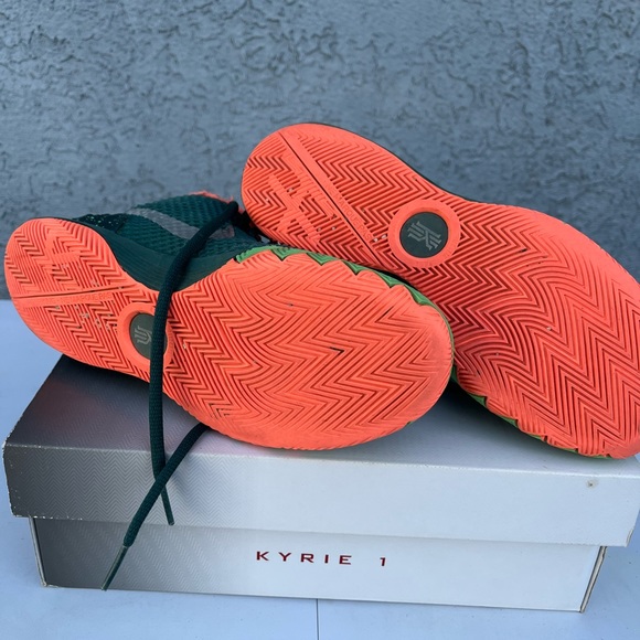 Nike Kyrie 1 Basketball Sneakers - Picture 5 of 7